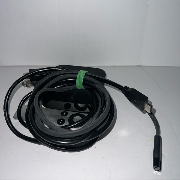 Apple TV 3rd Generation Model A1469 includes remote, power cable and HDMI cable. - Picture 6 of 8